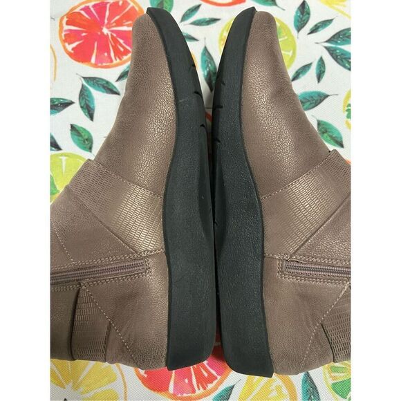 New? The sillian rani Brown Vegan Ankle Boots by Clarks cloud steppers Size 40-9 - Picture 9 of 11